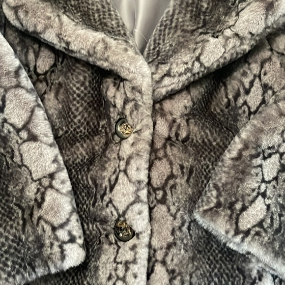 Jayley Collection Faux Fur Oversized Python Print Coat One Size - Picture 4 of 9